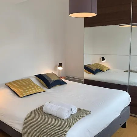 Centre - Beautiful Bright Apartment!
