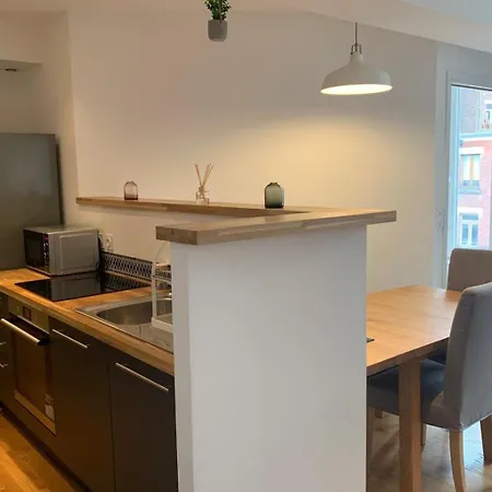 Centre - Beautiful Bright Apartment! 公寓 *